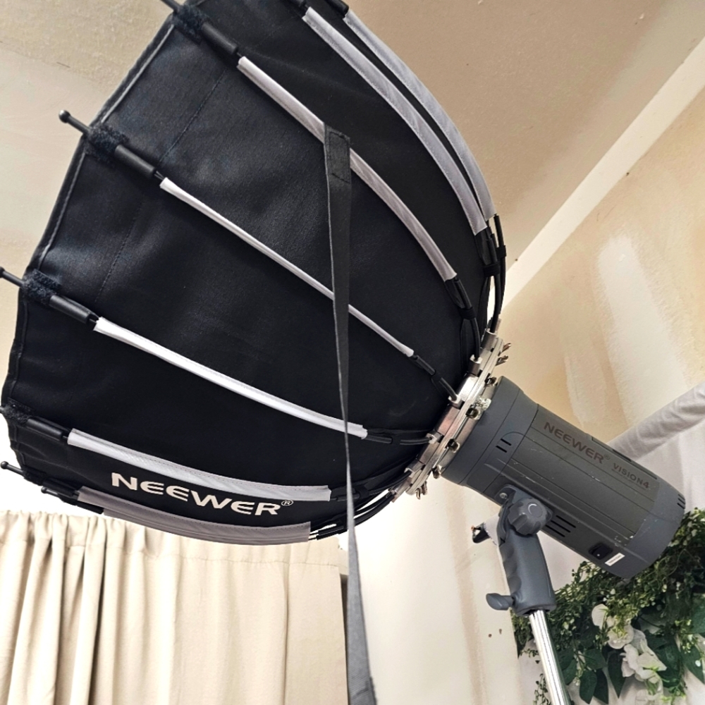 Neewer Black and Gray Softbox Lighting Kit